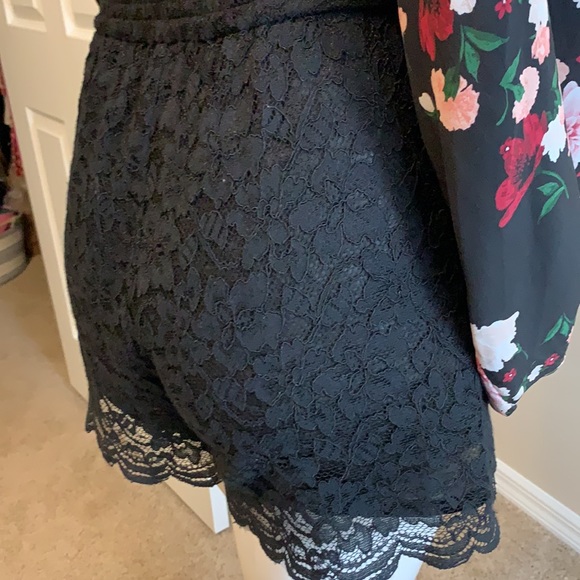 DVF CLASSIC LACE SHORTS ELASTIC WAIST FLORAL LACE BLACK LINING BLACK LACE M - Picture 8 of 10